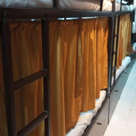 ホテル Golden View Dormitory ムンバイ エクステリア 写真