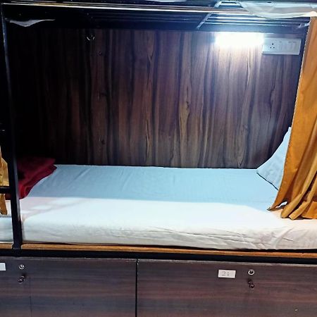 ホテル Golden View Dormitory ムンバイ エクステリア 写真
