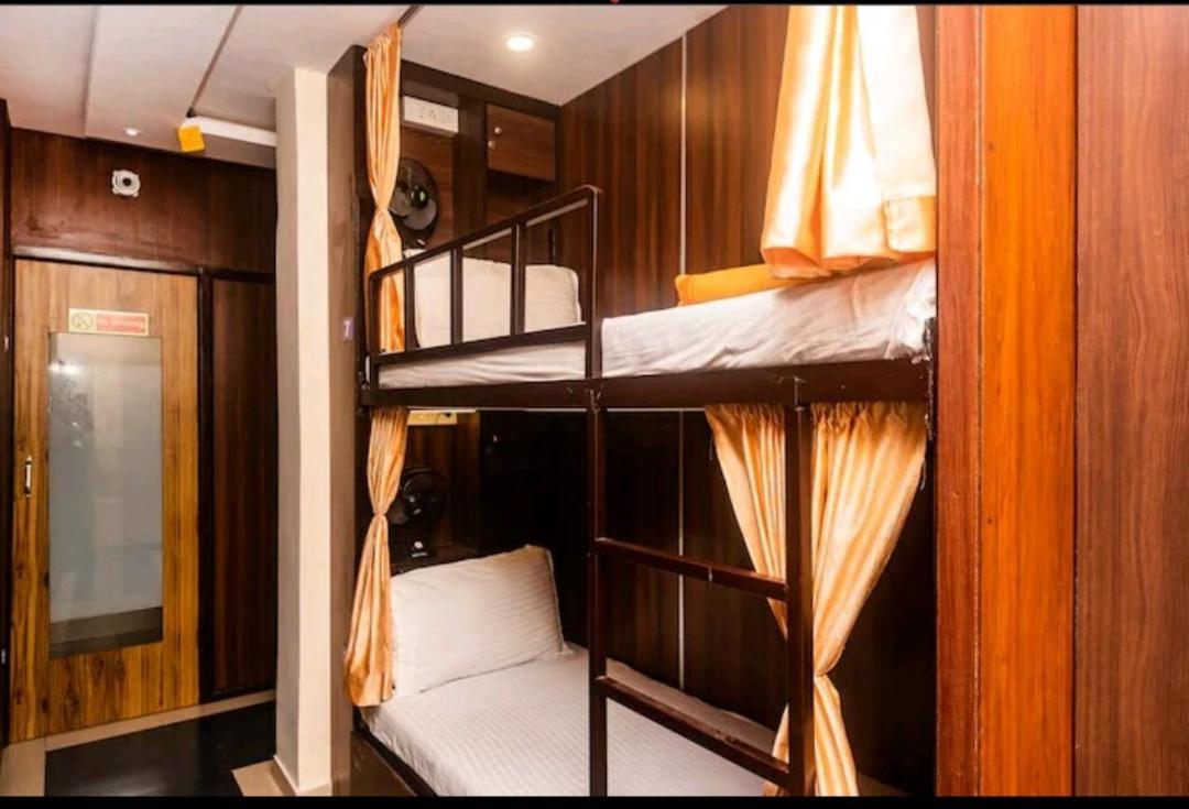 ホテル Golden View Dormitory ムンバイ エクステリア 写真