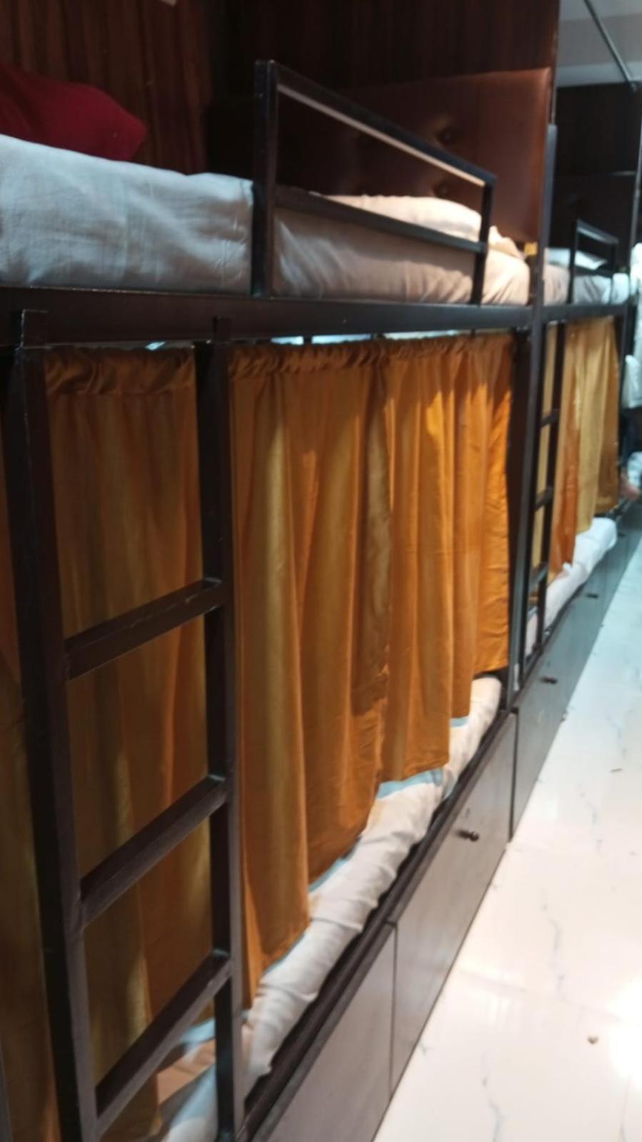 ホテル Golden View Dormitory ムンバイ エクステリア 写真