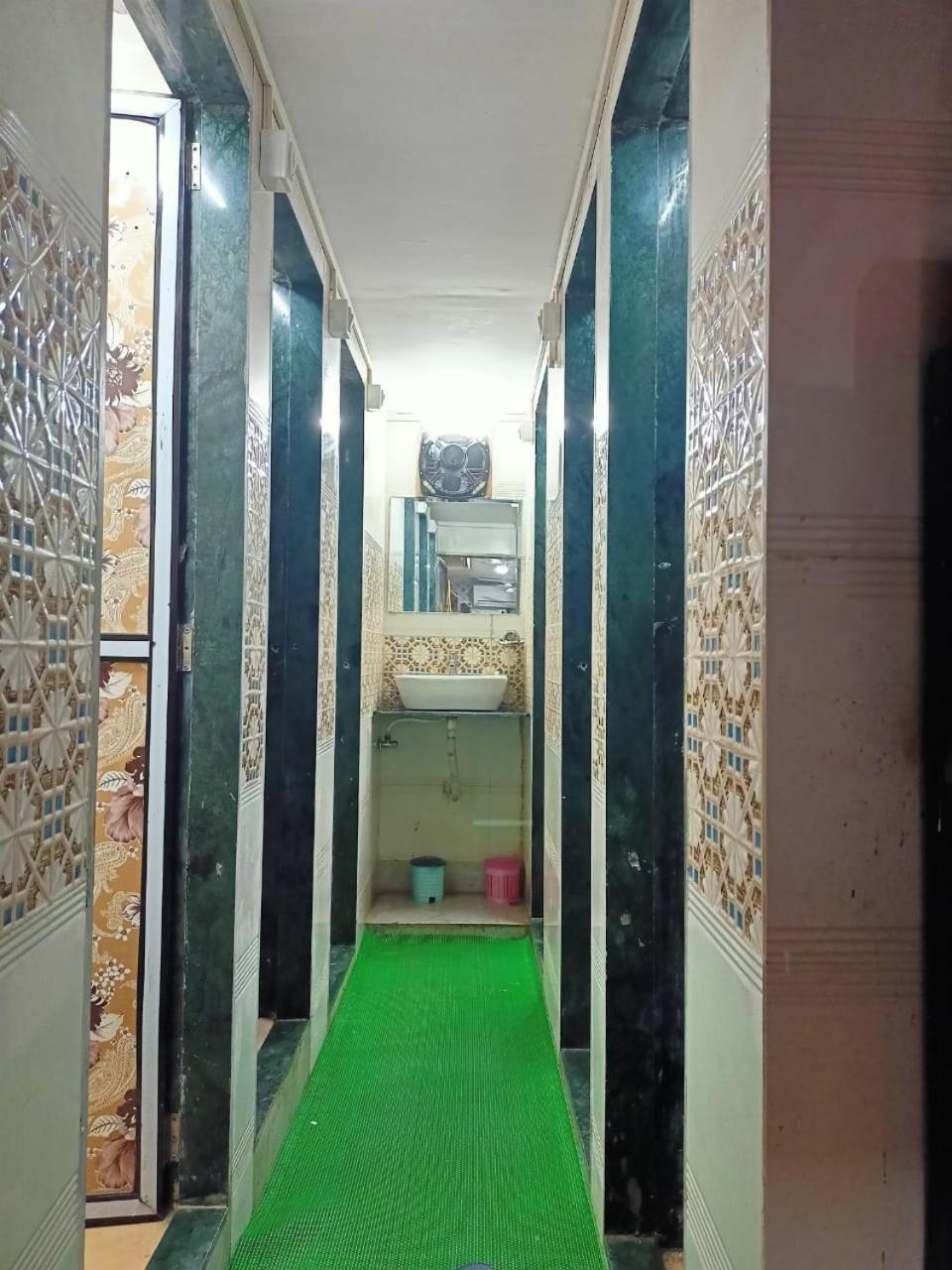 ホテル Golden View Dormitory ムンバイ エクステリア 写真